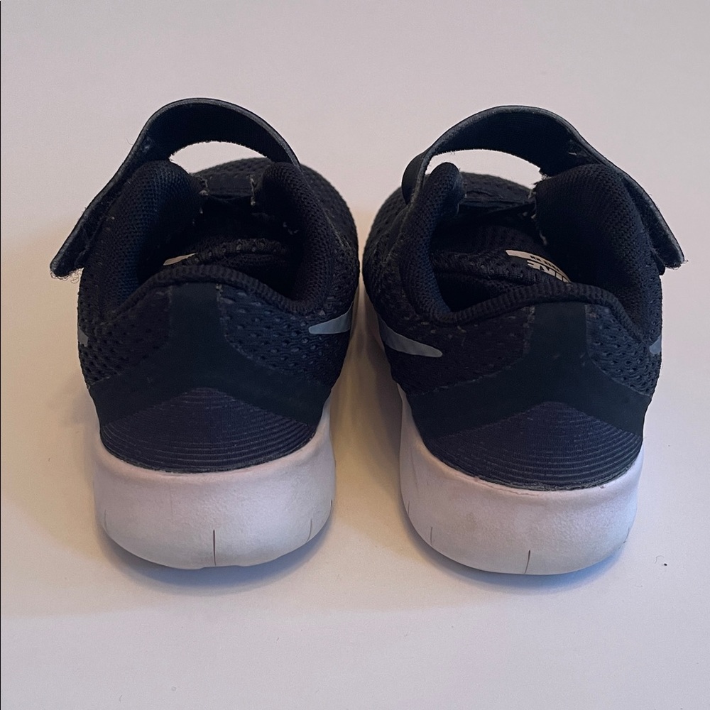 NIKE Kids Black & Silver Velcro Sneakers Sporty Kidcore - Picture 6 of 6